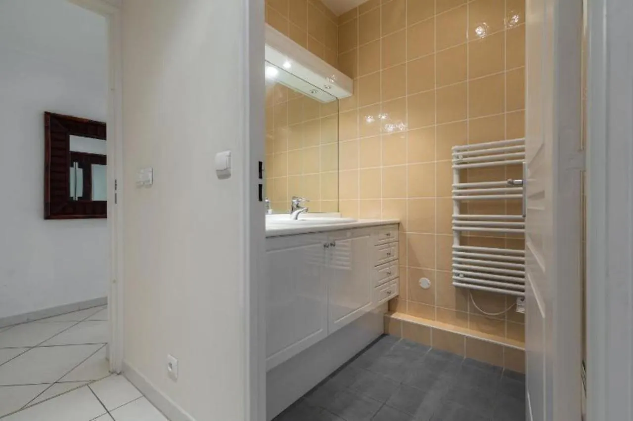 Cannes Centre 2Mins From Beach Stunning 3-Bed Apt 0*,  France