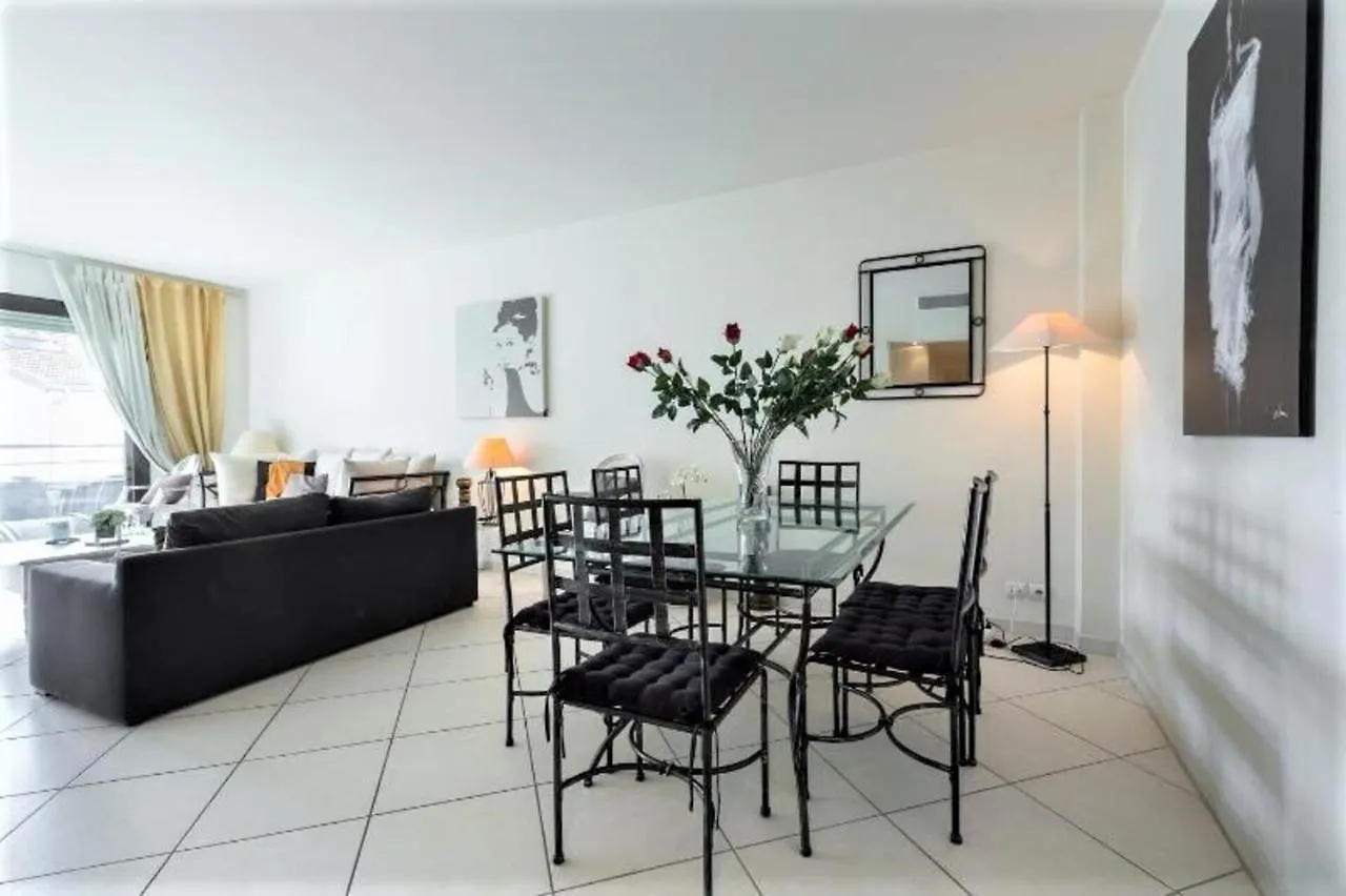 Cannes Centre 2Mins From Beach Stunning 3-Bed Apt Apartment