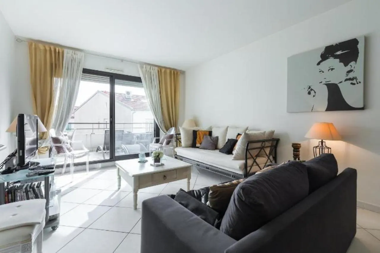 Cannes Centre 2Mins From Beach Stunning 3-Bed Apt 0*,