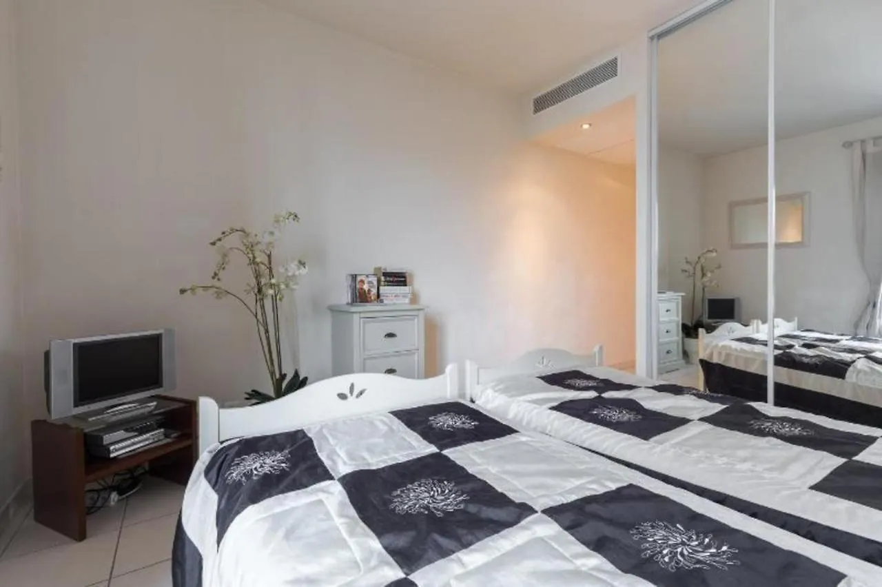 Cannes Centre 2Mins From Beach Stunning 3-Bed Apt 0*,