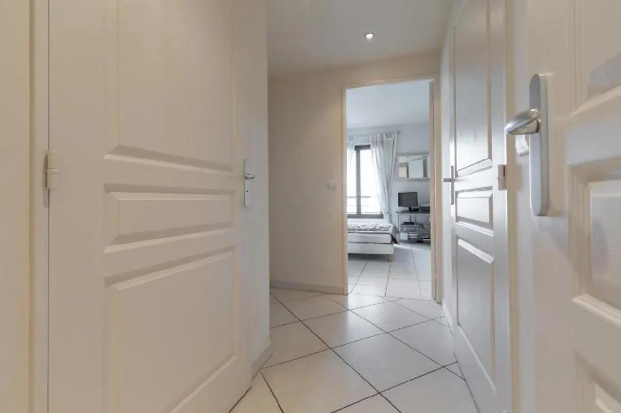 Cannes Centre 2Mins From Beach Stunning 3-Bed Apt Apartment