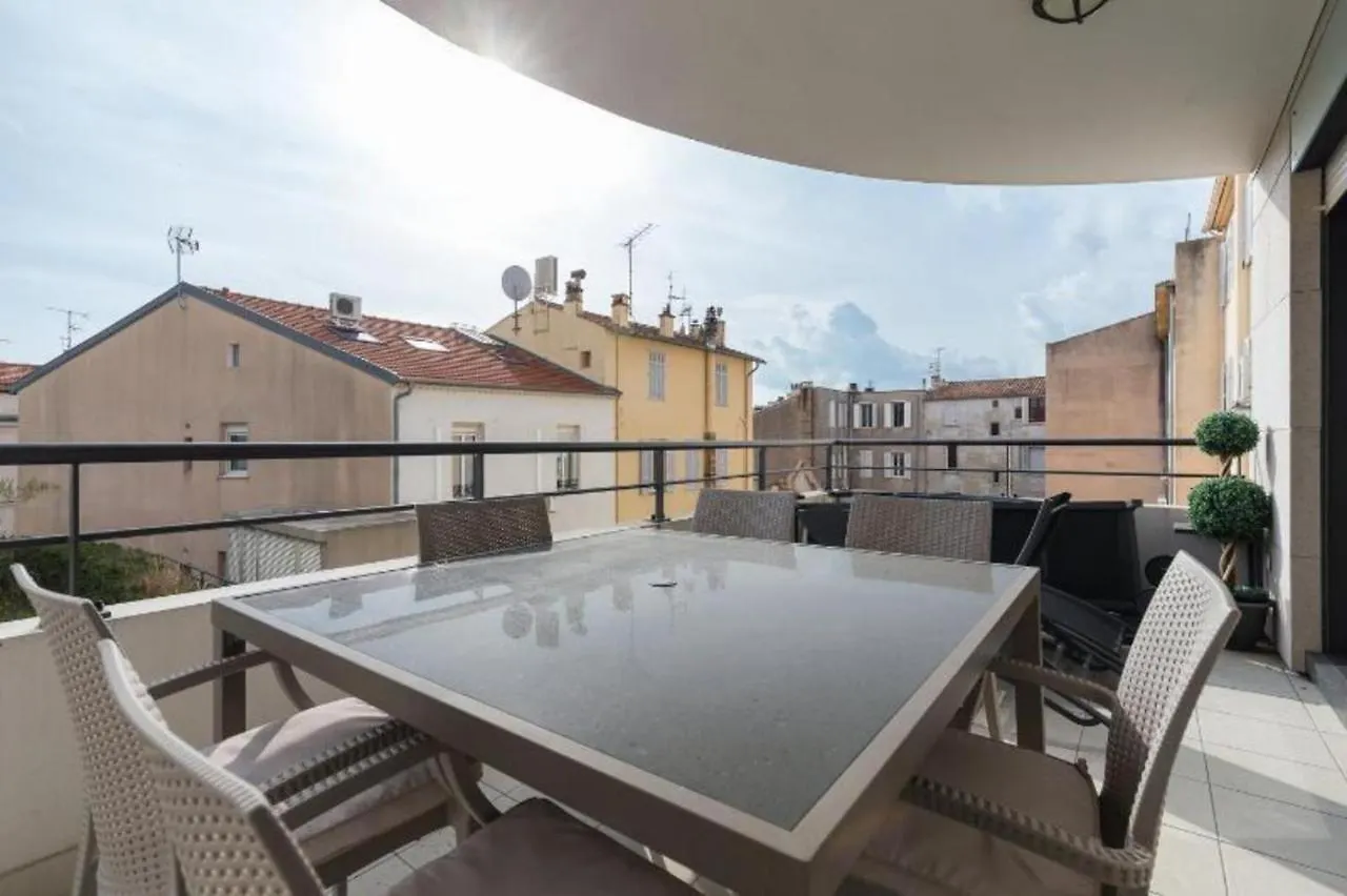 Cannes Centre 2Mins From Beach Stunning 3-Bed Apt Apartment