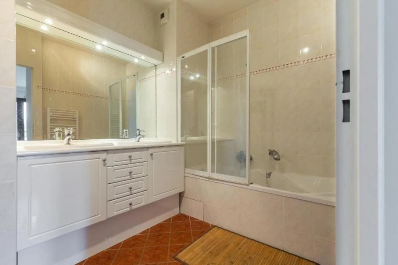 Apartment Cannes Centre 2Mins From Beach Stunning 3-Bed Apt